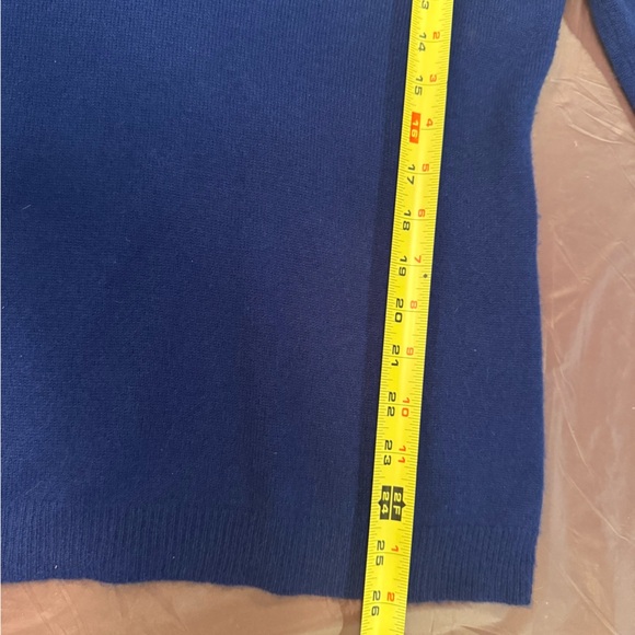 Saks 5th Avenue 100% Cashmere Blue Ruffle front Vneck L/S Sweater Size Large - Picture 5 of 10